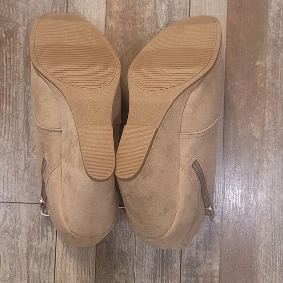 NWB! Universal Threads Taupe Ankle Booties 12 - Picture 7 of 7